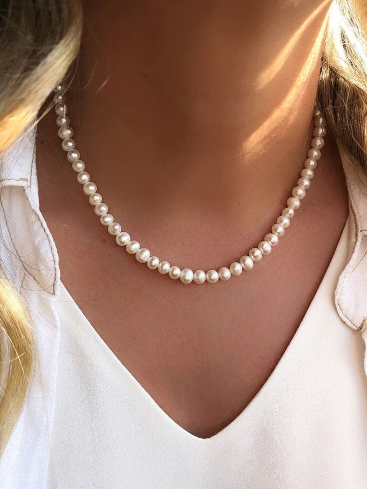 The Traditional Pearl Necklace