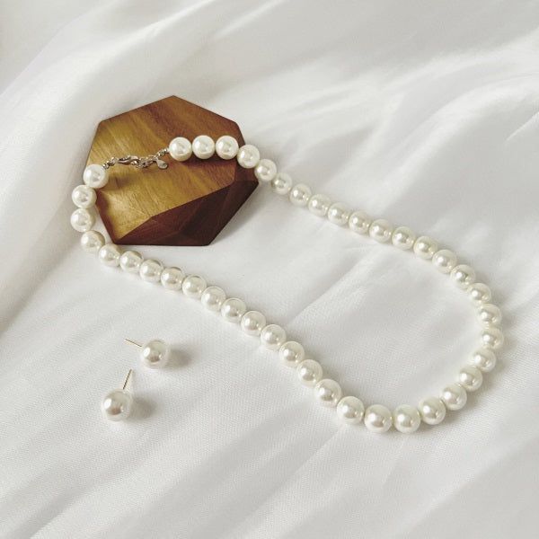 The Classic Pearl Necklace