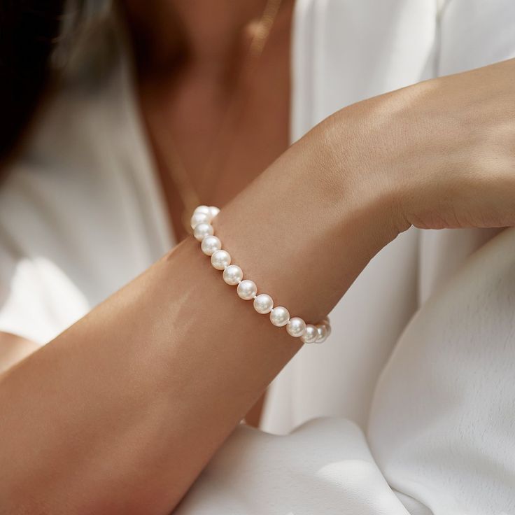 The Traditional Pearl Bracelet